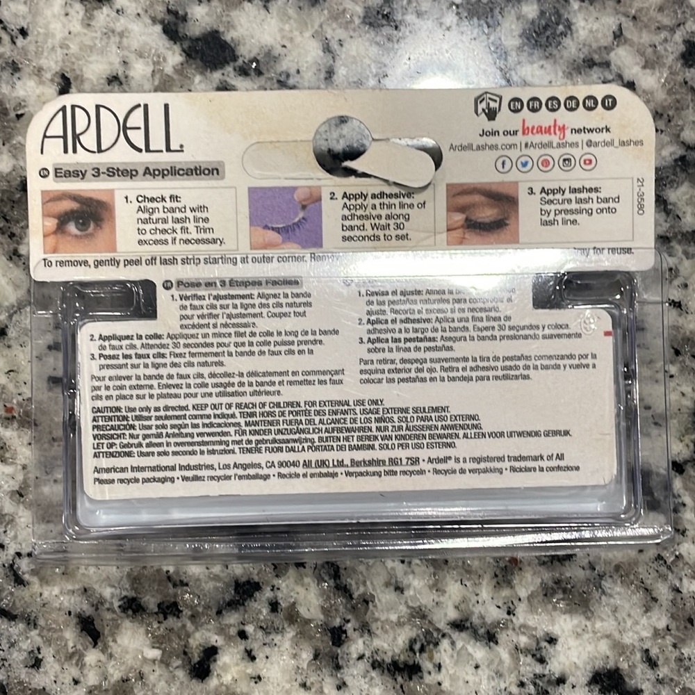 Ardell Mega Volume lashes styles 252 - Picture 2 of 4
